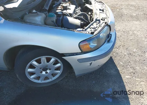 2001 Volvo V70 2.4 z USA, uszkodzony, nr VIN YV1SW61N512059498